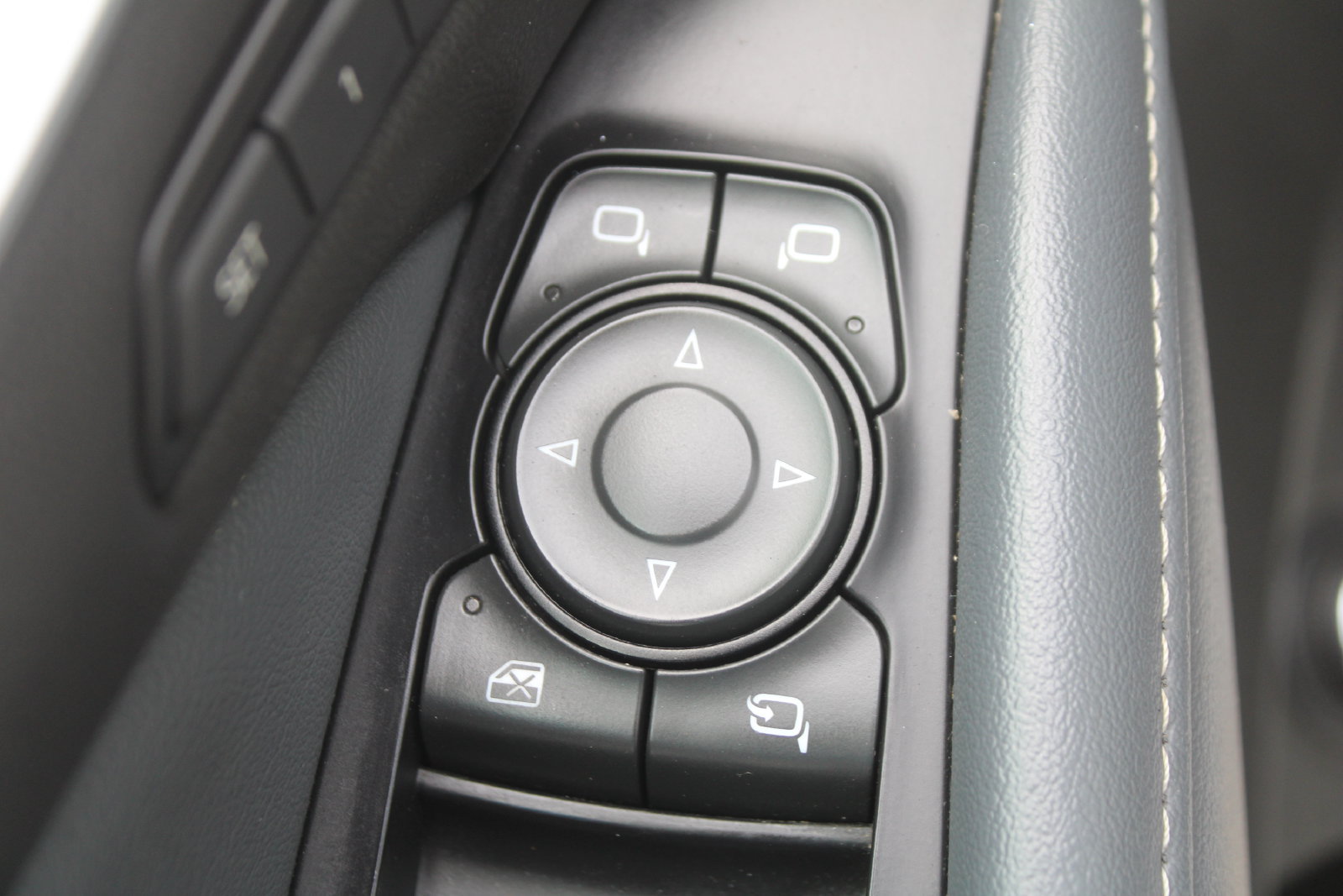 Used 2022 Buick Enclave Premium FWD image 22