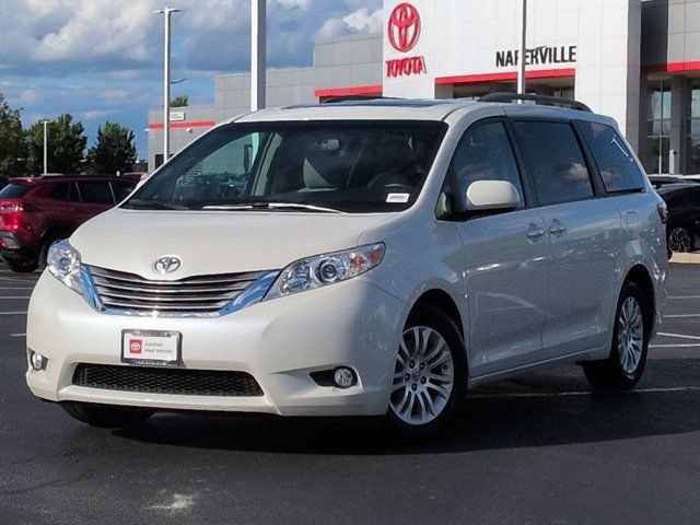 Certified 2017 Toyota Sienna XLE Premium FWD image 2