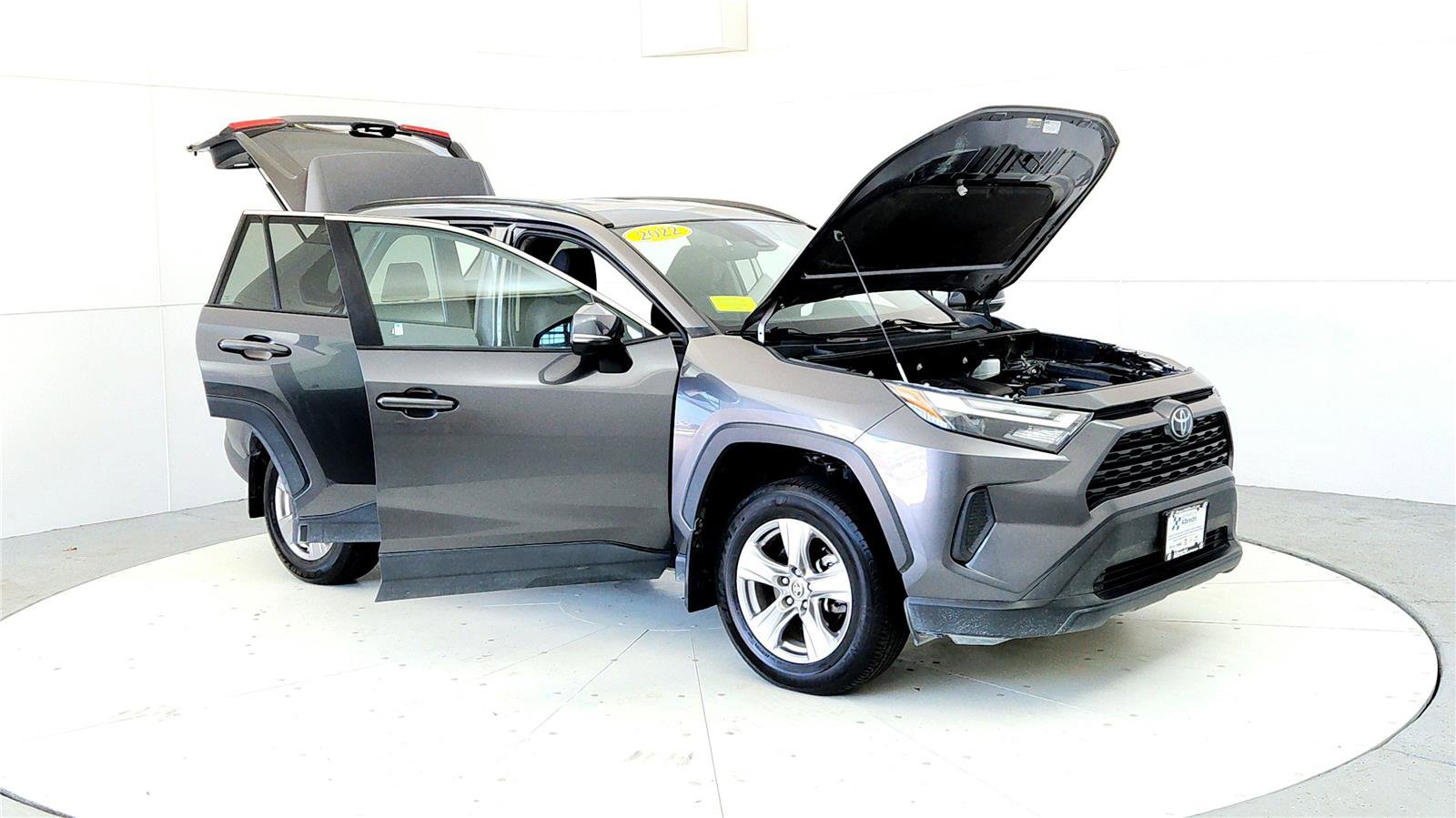 Used 2022 Toyota RAV4 XLE AWD/4WD image 12
