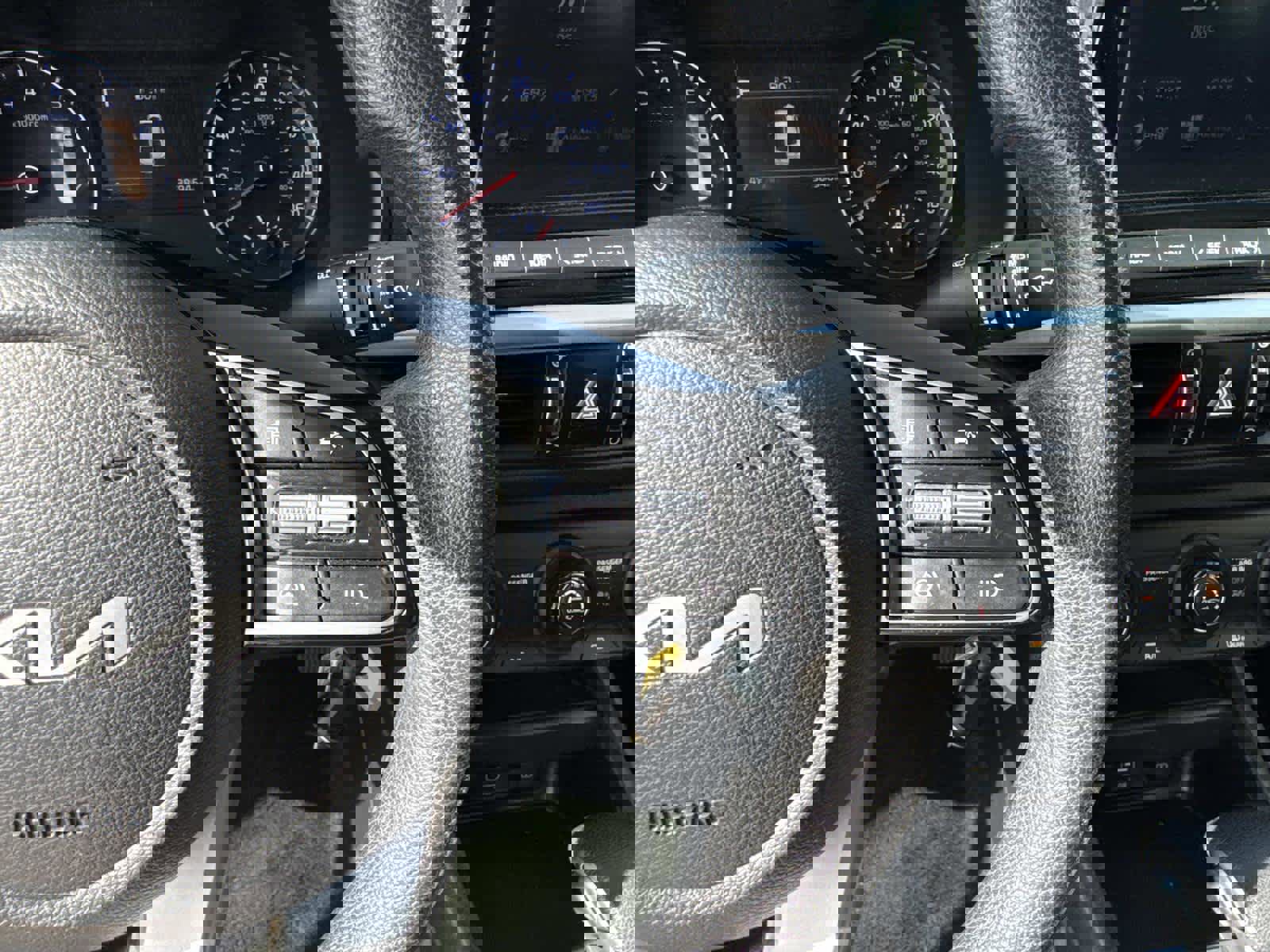 Used 2024 Kia Forte LXS image 40