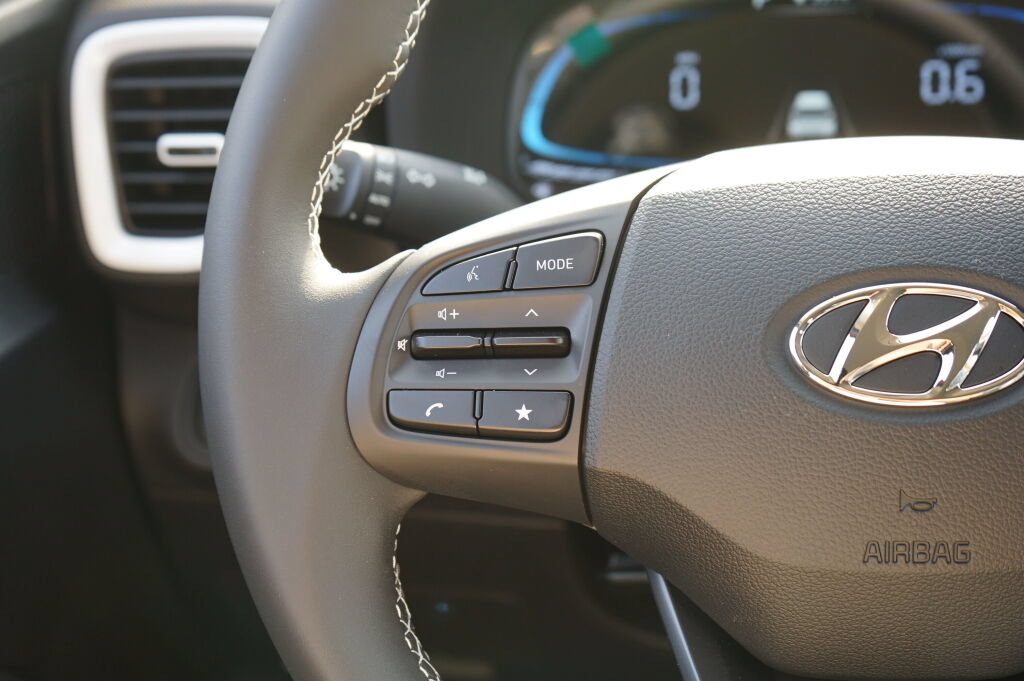 New 2025 Hyundai Venue Limited FWD image 24