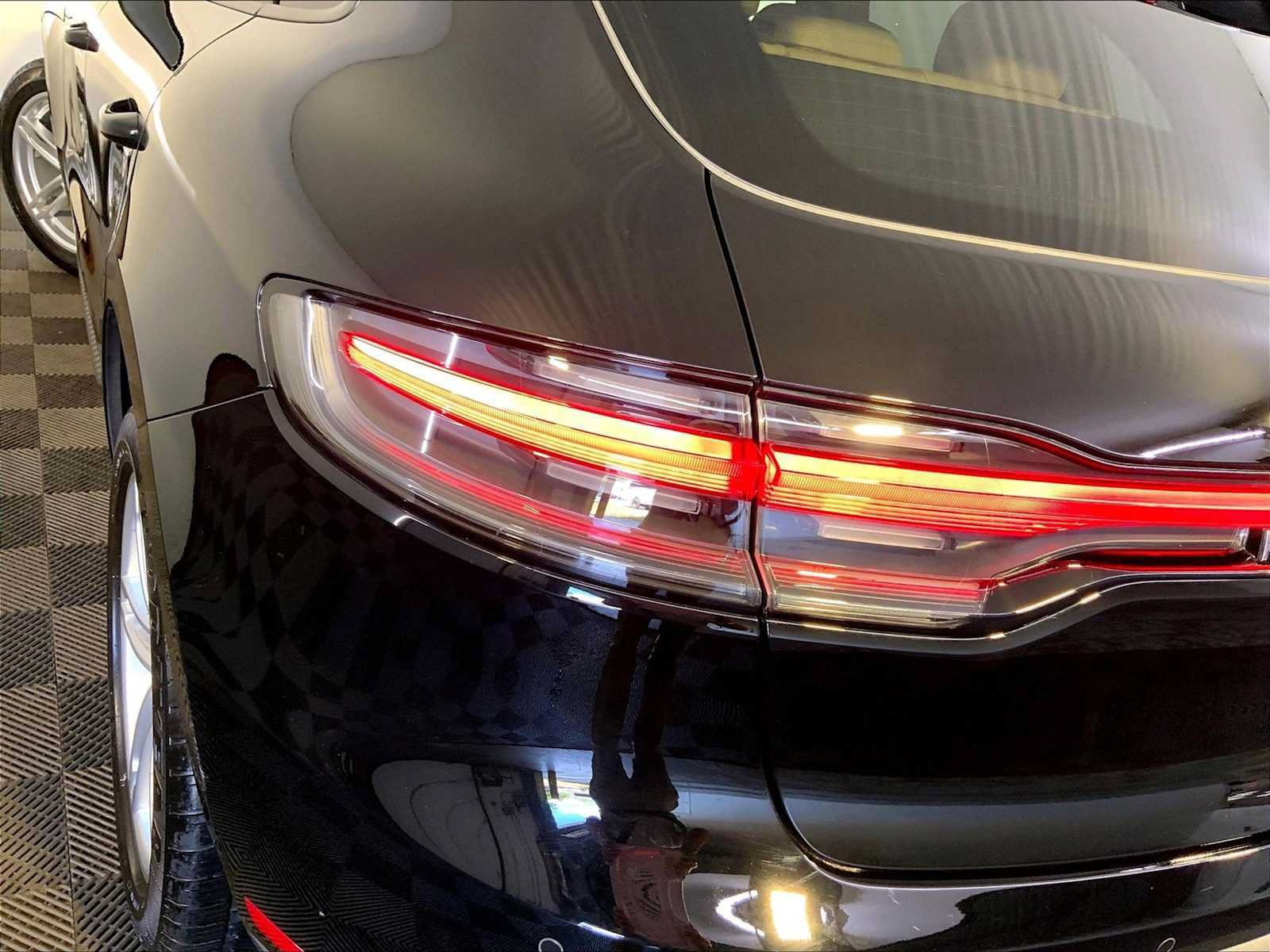 Used 2023 Porsche Macan AWD/4WD image 30