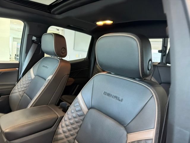 Used 2023 GMC Canyon Denali AWD/4WD image 15