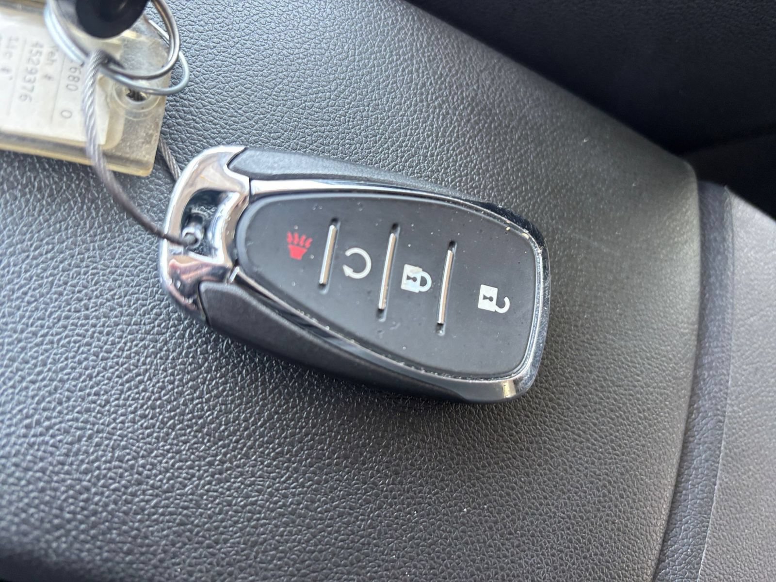 Used 2025 Chevrolet Trax LT FWD image 19
