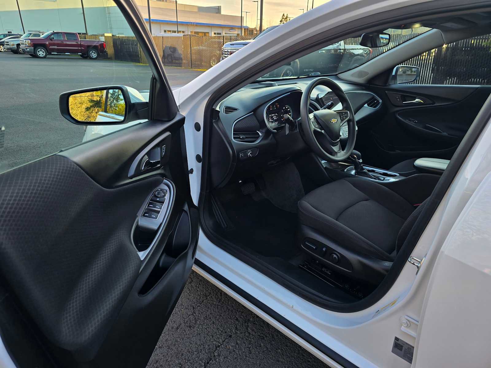 Used 2024 Chevrolet Malibu LT image 37