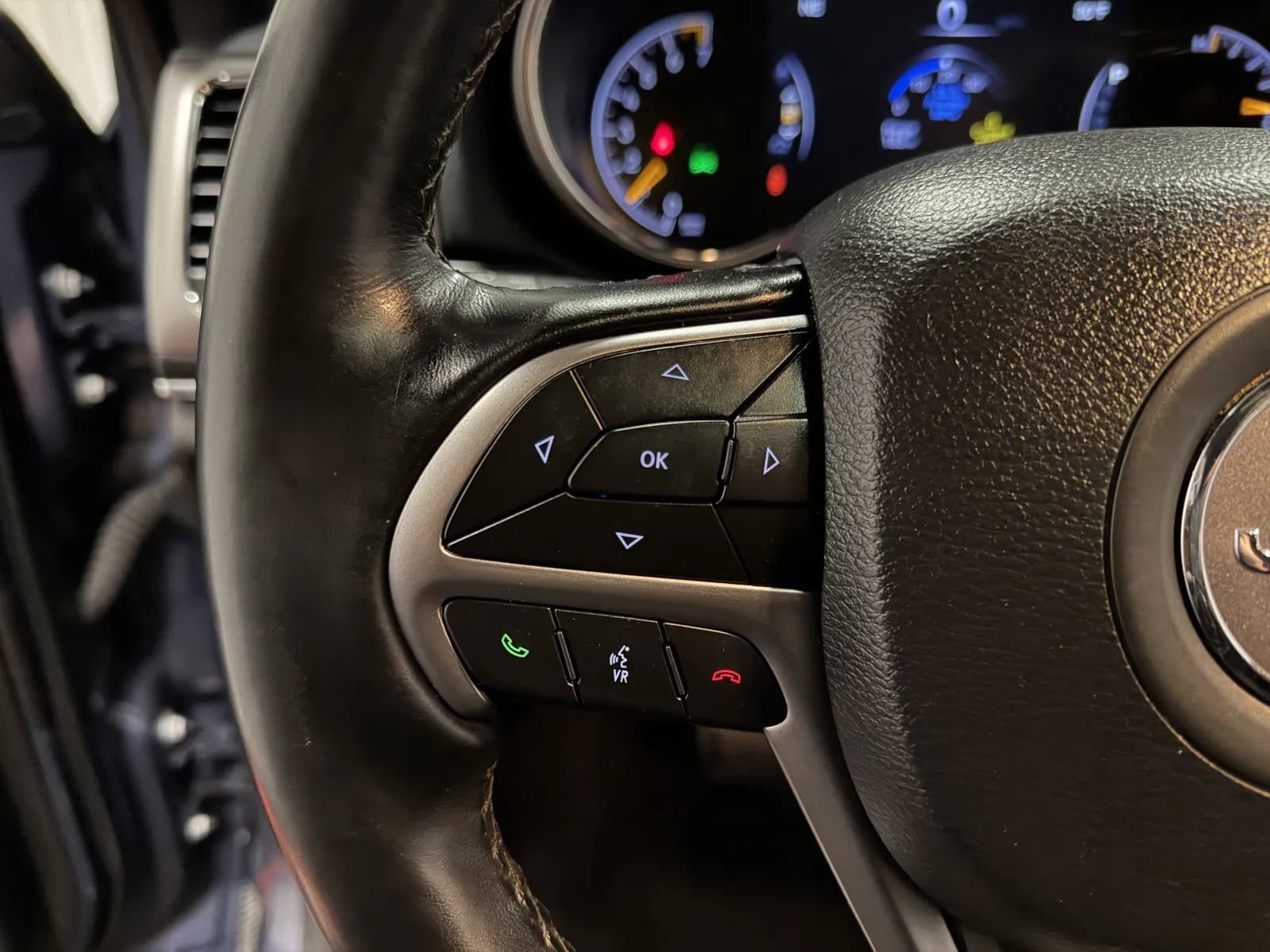 Used 2020 Jeep Grand Cherokee Limited w/ Luxury Group II image 23