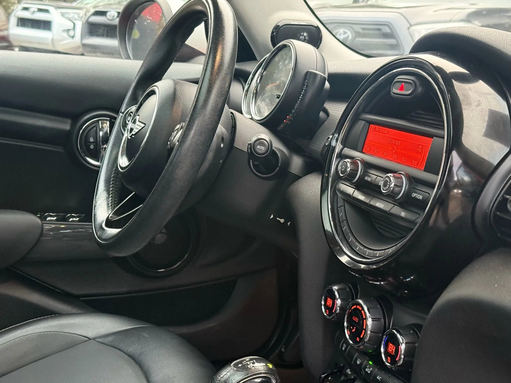 Used 2015 MINI Cooper 4-Door Hardtop image 27