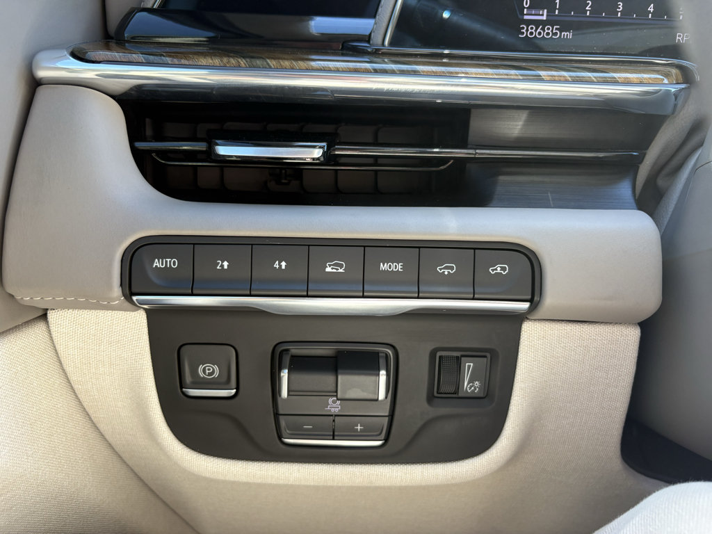 Used 2023 Cadillac Escalade Sport Platinum w/ LPO, ONYX Package AWD/4WD image 29