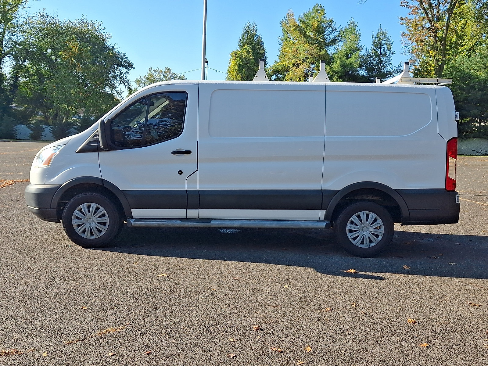 Certified 2018 Ford Transit 250 130 Low Roof w/ Exterior Upgrade Package RWD image 4
