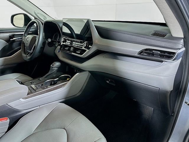 Used 2022 Toyota Highlander Platinum AWD/4WD image 33
