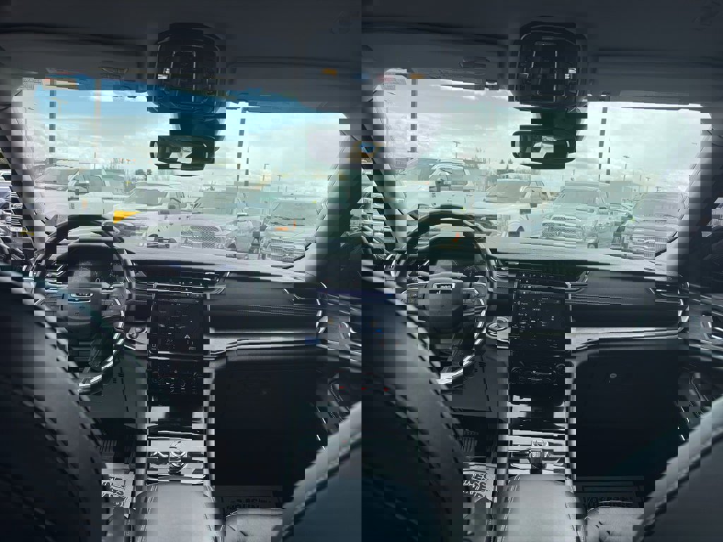 Used 2022 Jeep Grand Cherokee L Limited AWD/4WD image 22