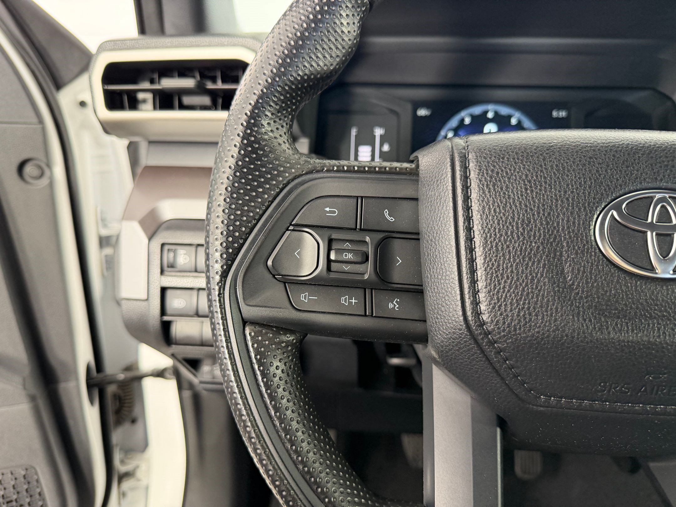 Used 2024 Toyota Tacoma SR5 AWD/4WD image 15