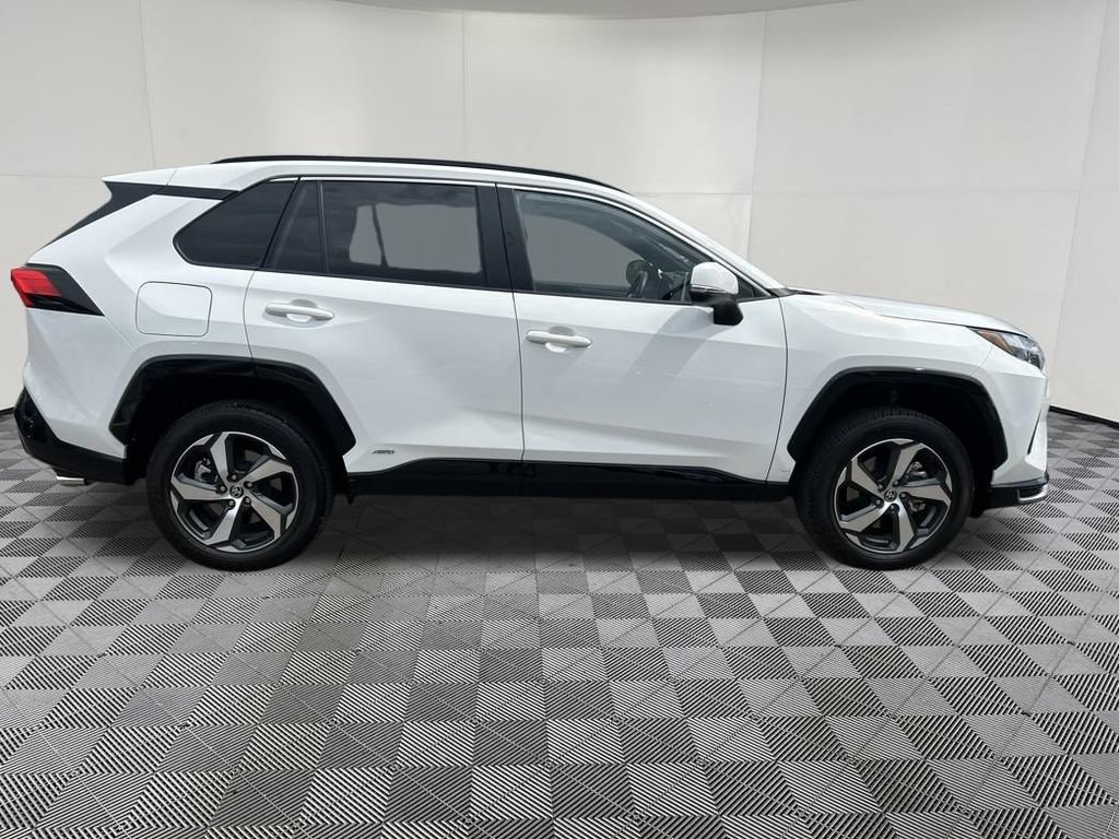 Used 2025 Toyota RAV4 SE AWD/4WD image 10