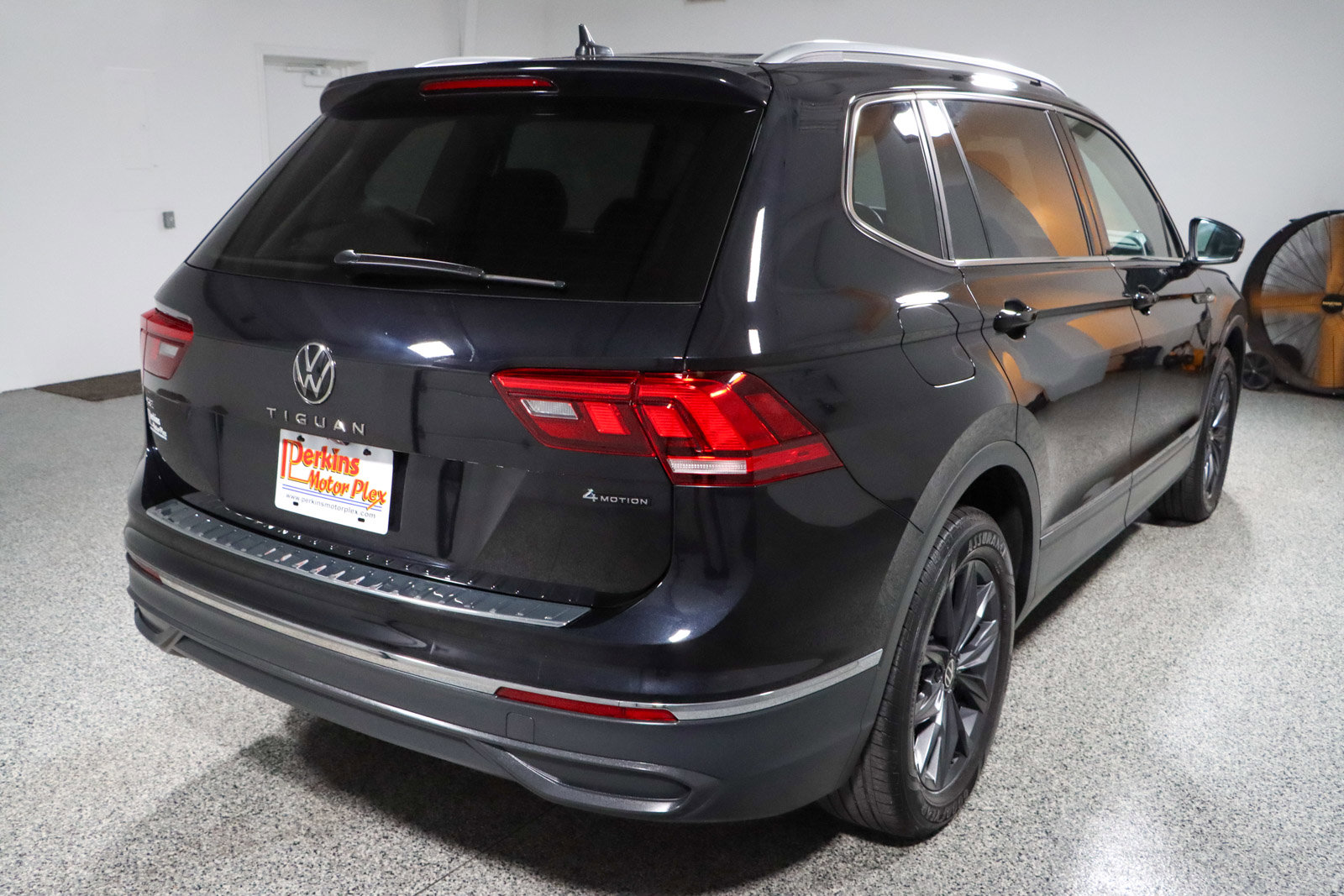Used 2022 Volkswagen Tiguan SE w/ Panoramic Sunroof Package AWD/4WD image 7