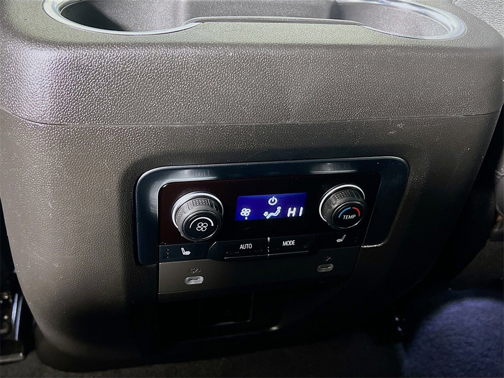 Used 2023 Chevrolet Suburban Premier image 23