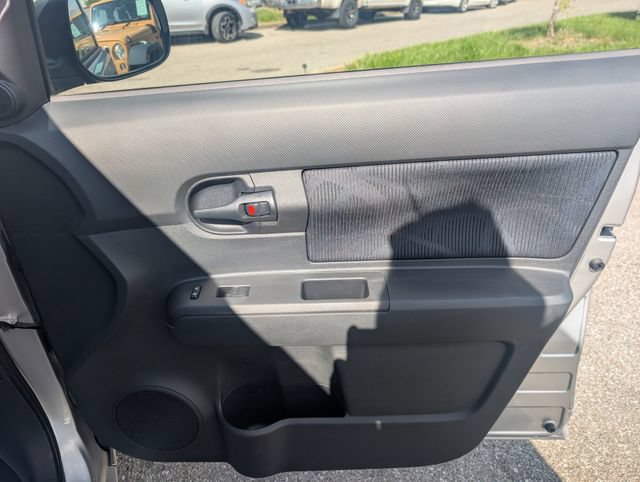 Used 2012 Scion xB FWD image 22