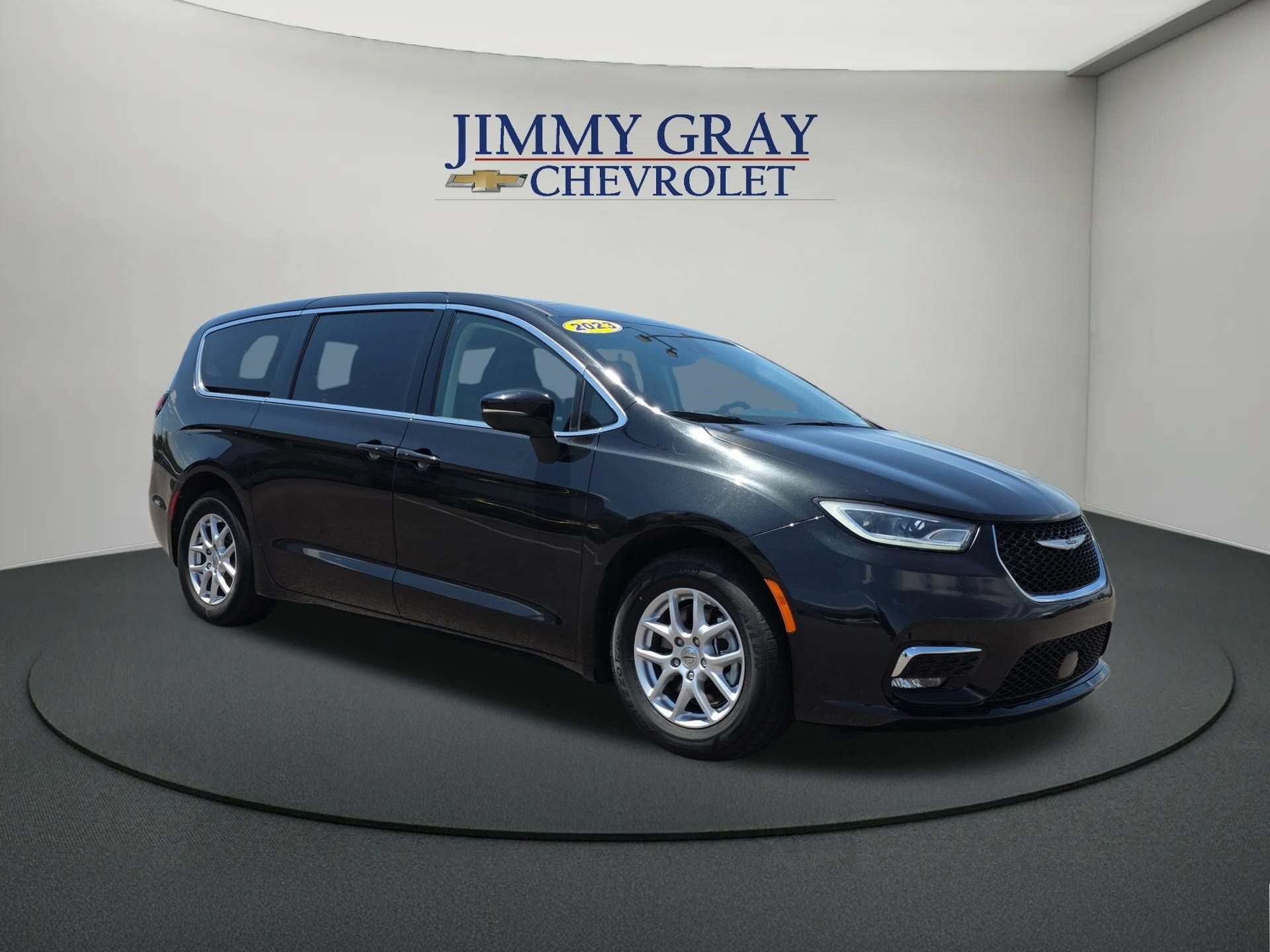 Used 2023 Chrysler Pacifica Touring-L FWD image 7
