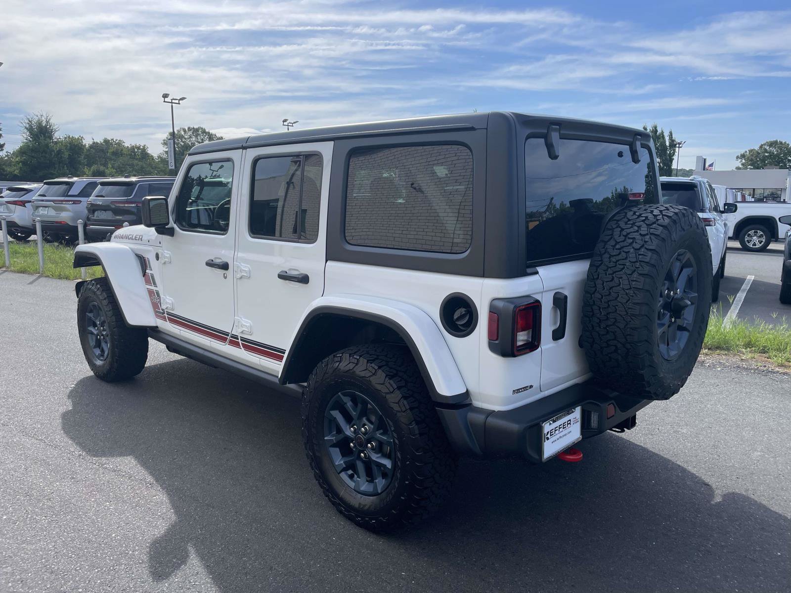 Used 2026 Jeep Wrangler Unlimited Sport w/ Dual Top Group AWD/4WD image 4