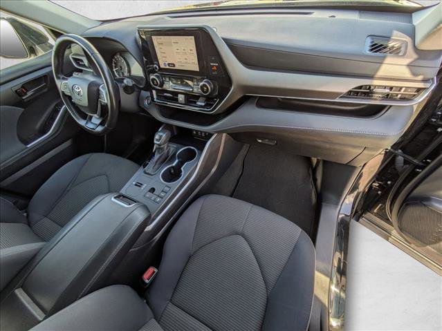 Used 2023 Toyota Highlander LE image 24