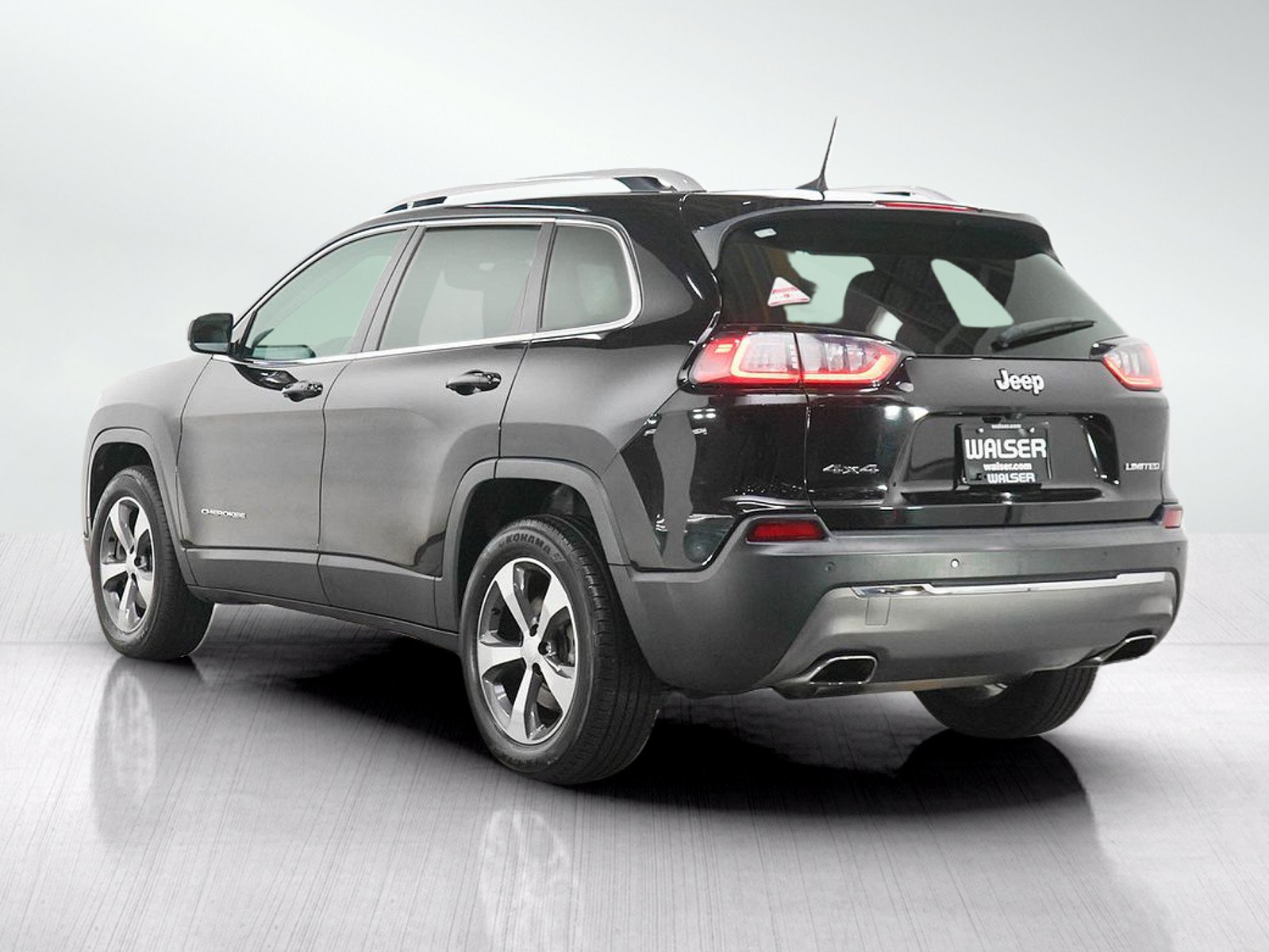 Used 2019 Jeep Cherokee Limited AWD/4WD image 3