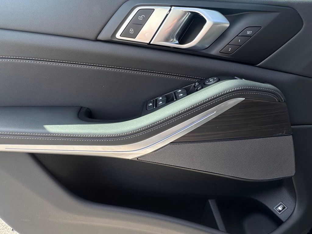 Used 2026 BMW X5 xDrive50e w/ Premium Package image 15