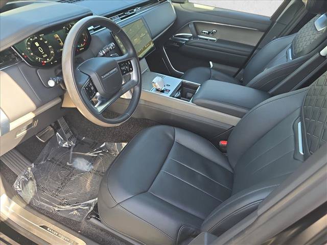 Used 2025 Land Rover Range Rover SV AWD/4WD image 16
