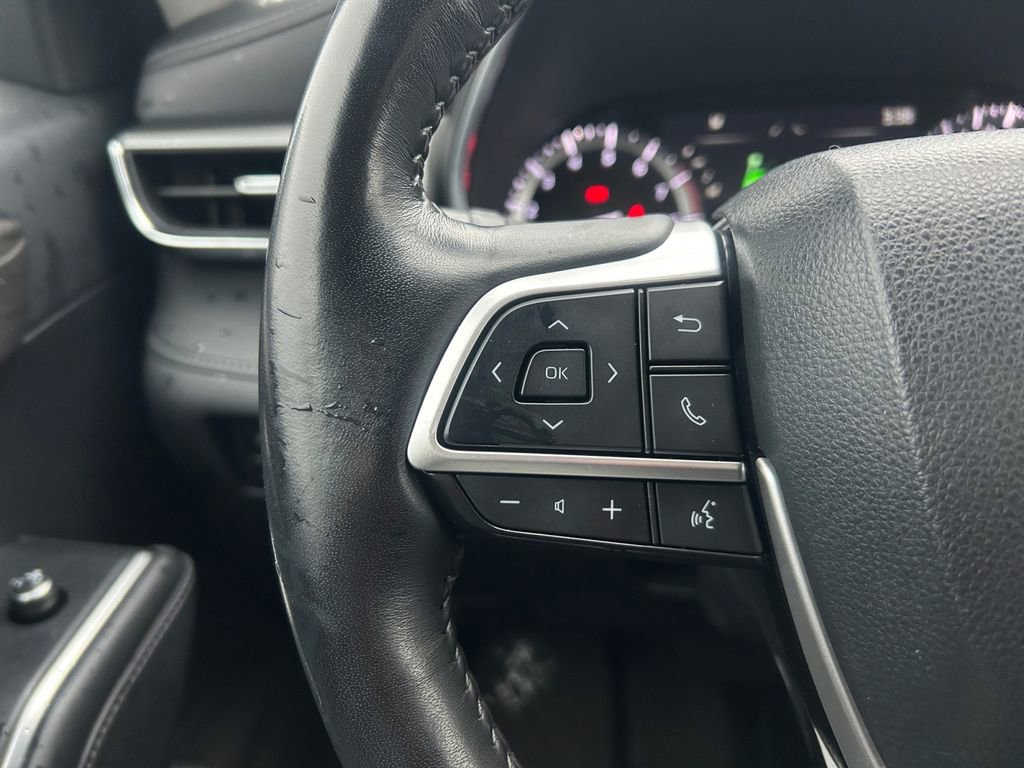 Used 2022 Toyota Highlander Platinum image 17