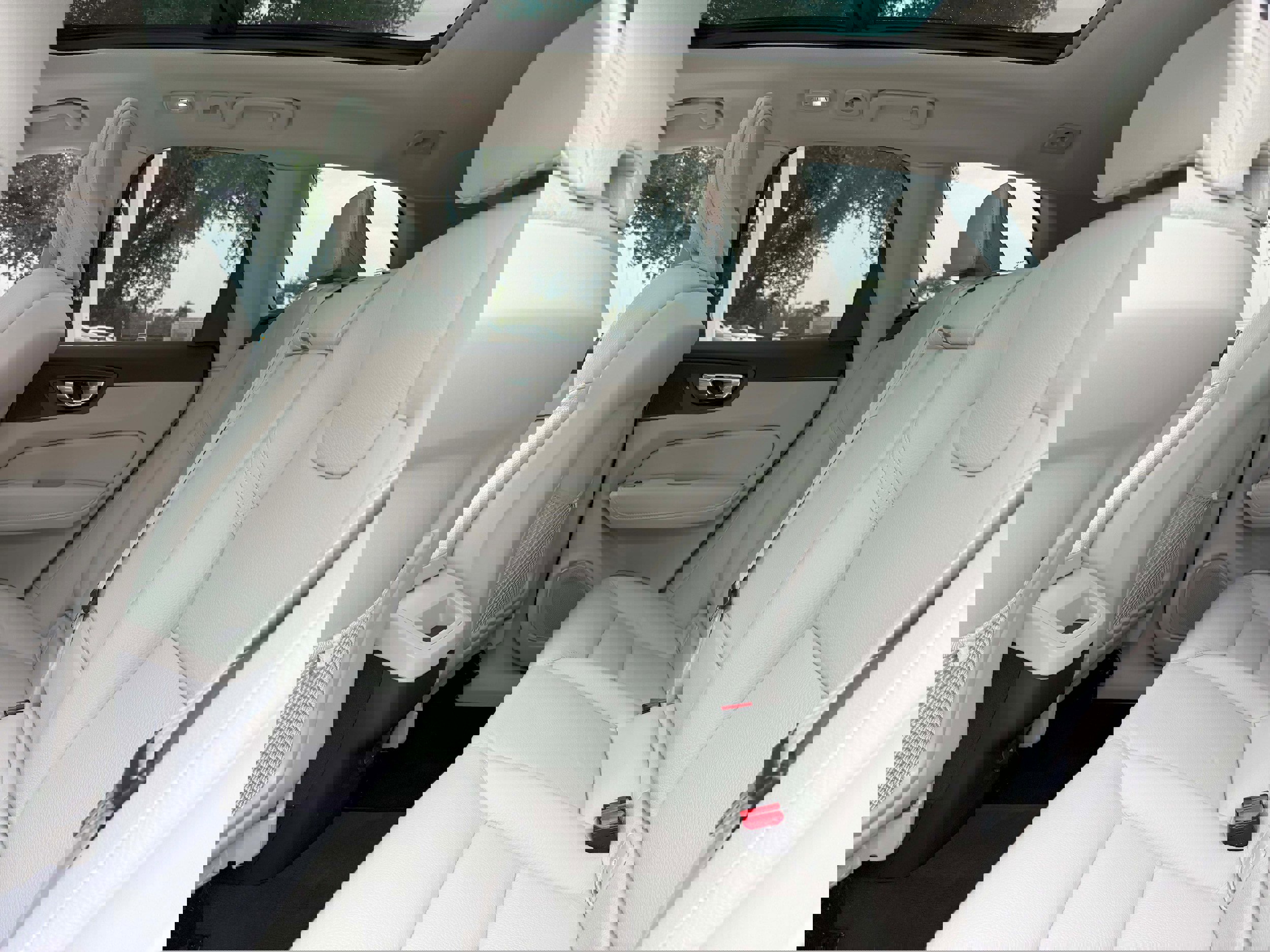 Certified 2023 Volvo XC60 B5 Plus w/ Climate Package image 16