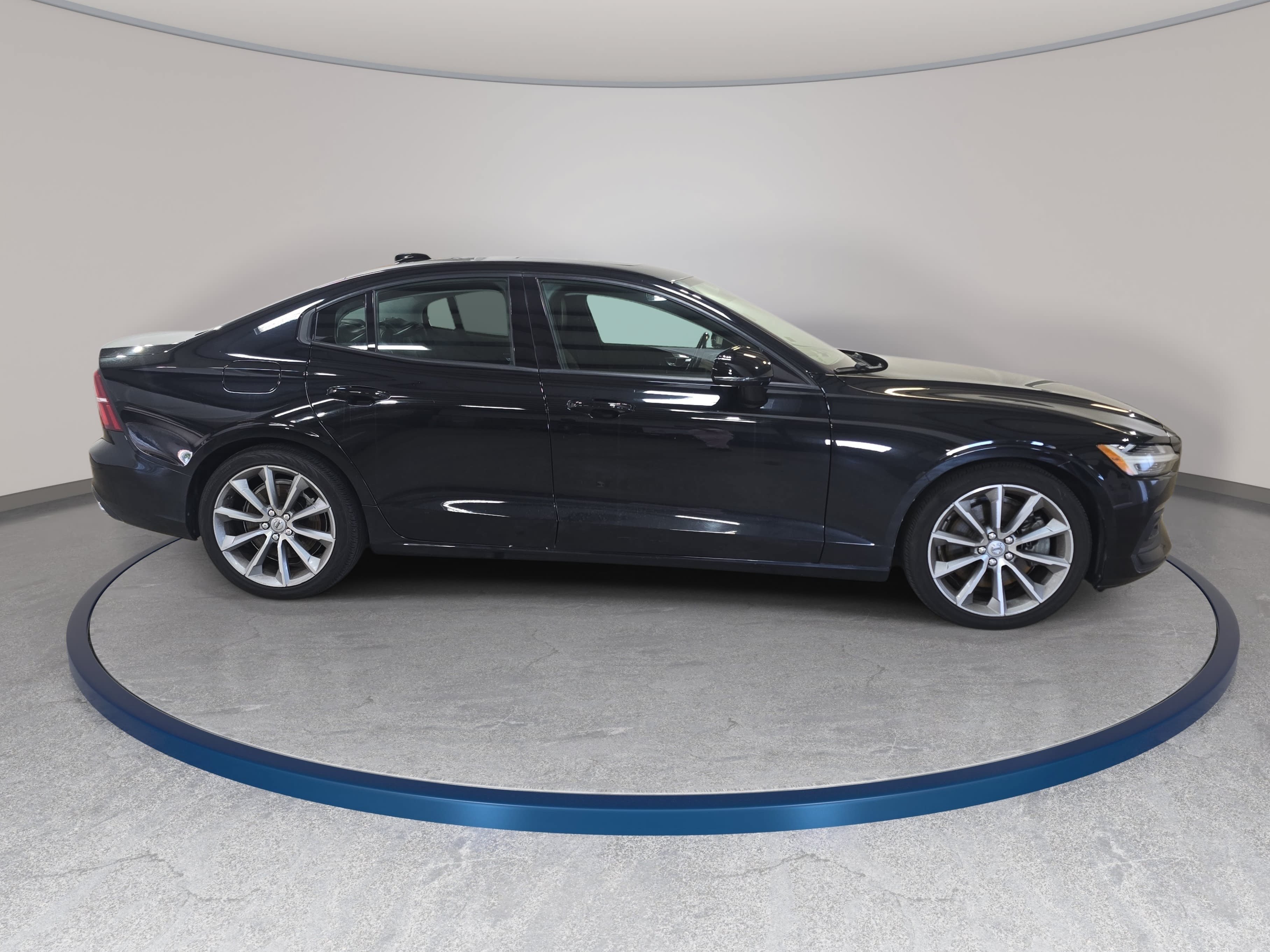 Used 2021 Volvo S60 T6 Momentum AWD/4WD image 5