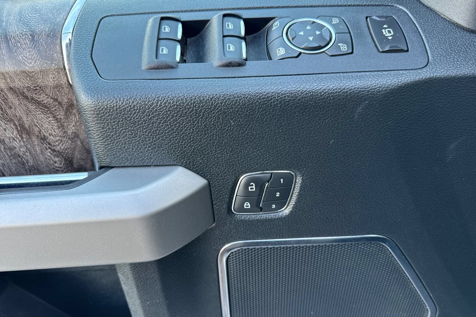 Used 2019 Ford F250 Lariat w/ Lariat Ultimate Package AWD/4WD image 11