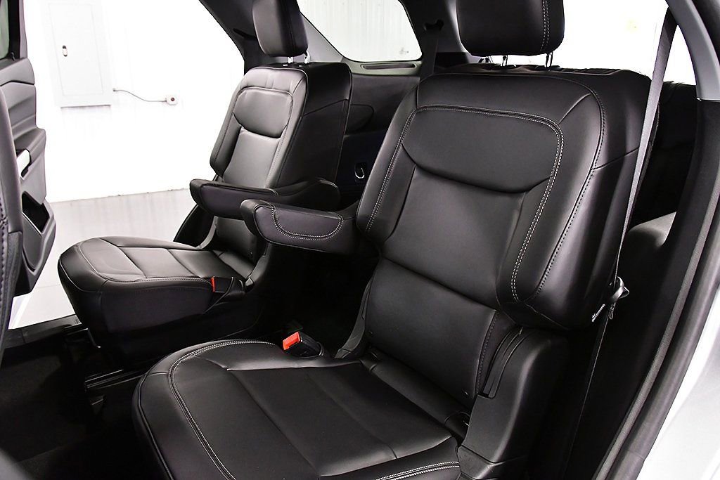 Used 2024 Ford Explorer XLT w/ Equipment Group 202A AWD/4WD image 32