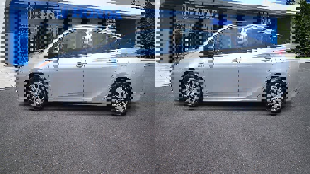 Used 2017 Toyota Prius Four FWD image 5