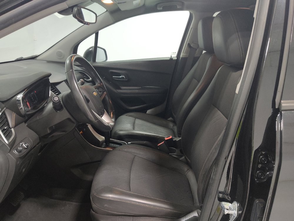 Used 2022 Chevrolet Trax LT w/ LT Convenience Package AWD/4WD image 17