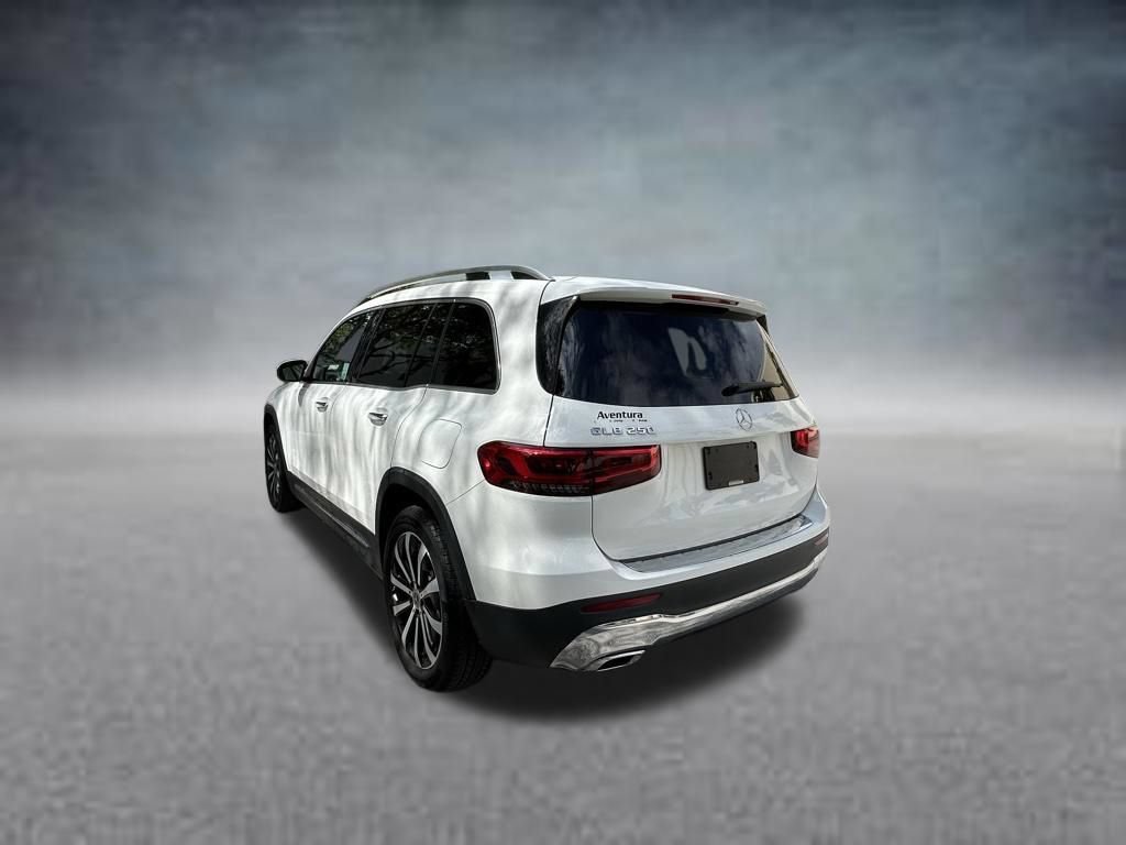 Used 2022 Mercedes-Benz GLB 250 w/ Premium Package Lite image 5