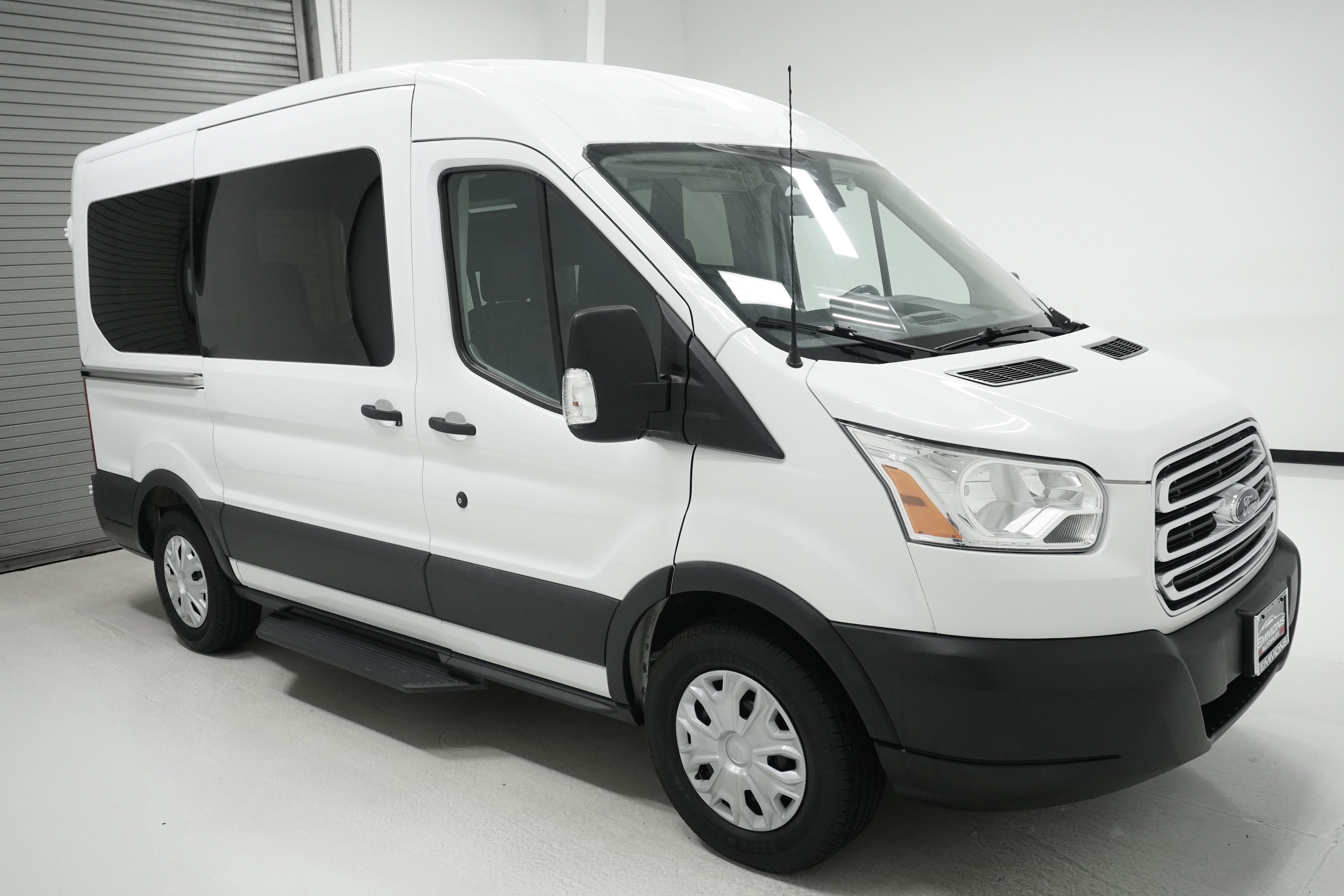 Used 2017 Ford Transit 150 XLT RWD image 2