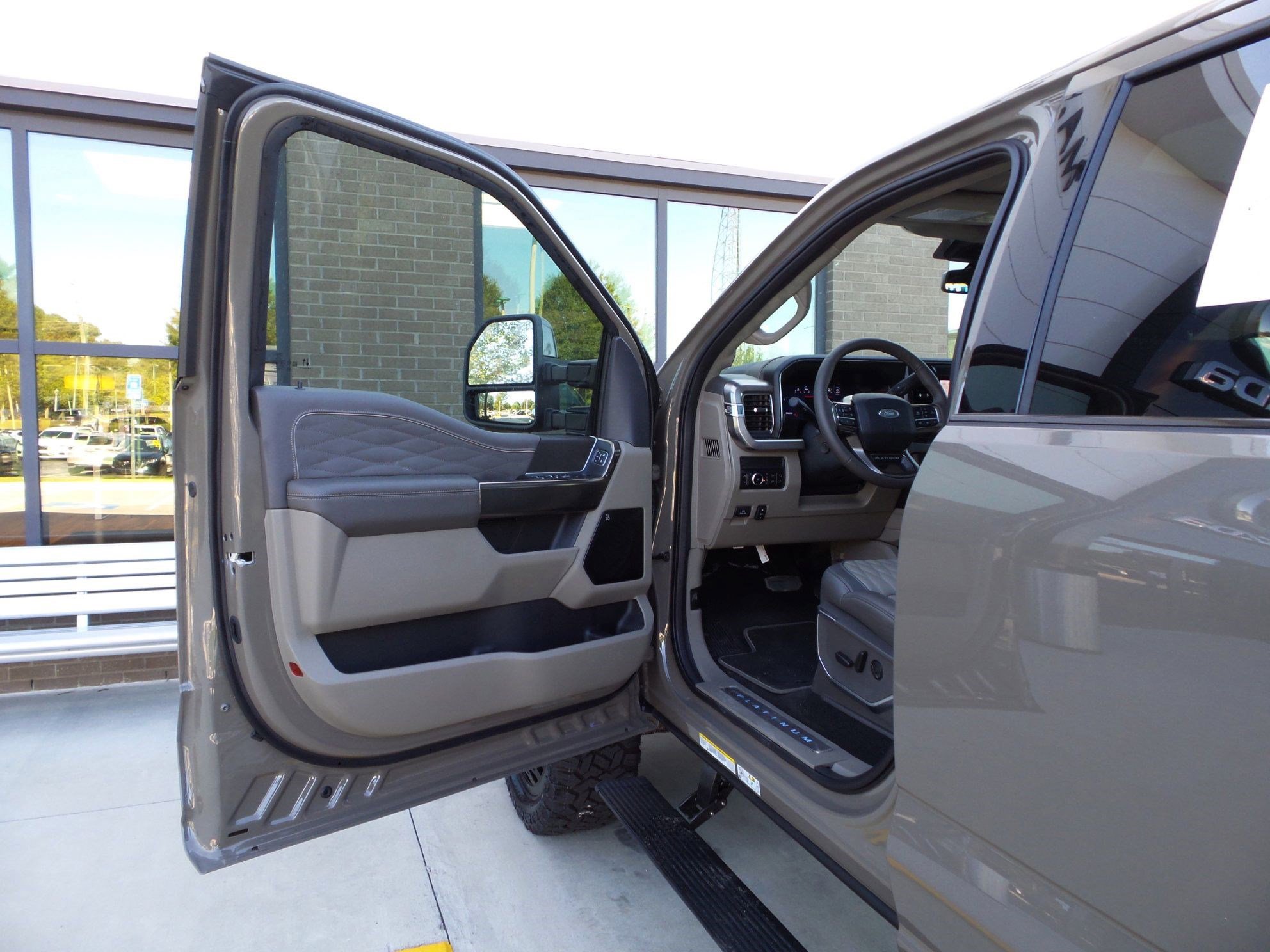 Used 2026 Ford F450 Platinum w/ Platinum Plus Package image 36