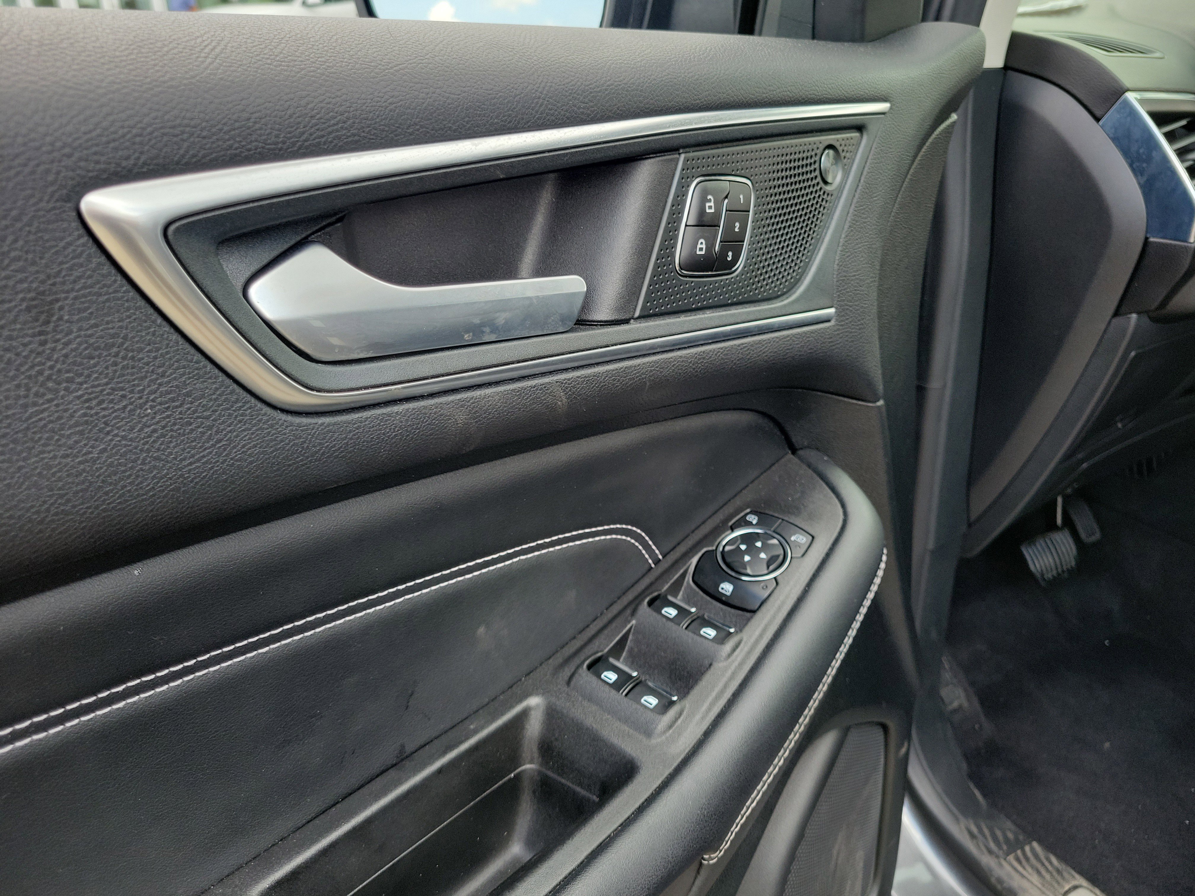 Used 2024 Ford Edge Titanium image 18