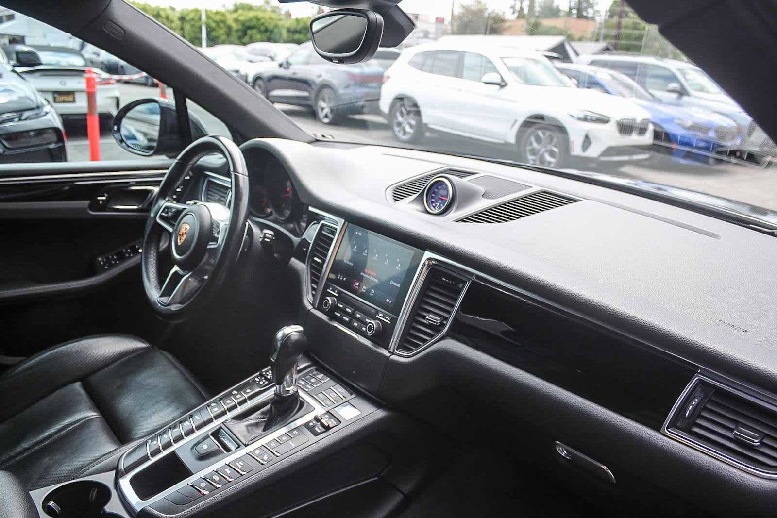 Used 2018 Porsche Macan Sport Edition AWD/4WD image 16