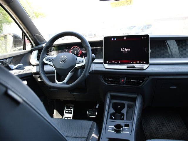 New 2026 Volkswagen Tiguan SE R-Line FWD image 18