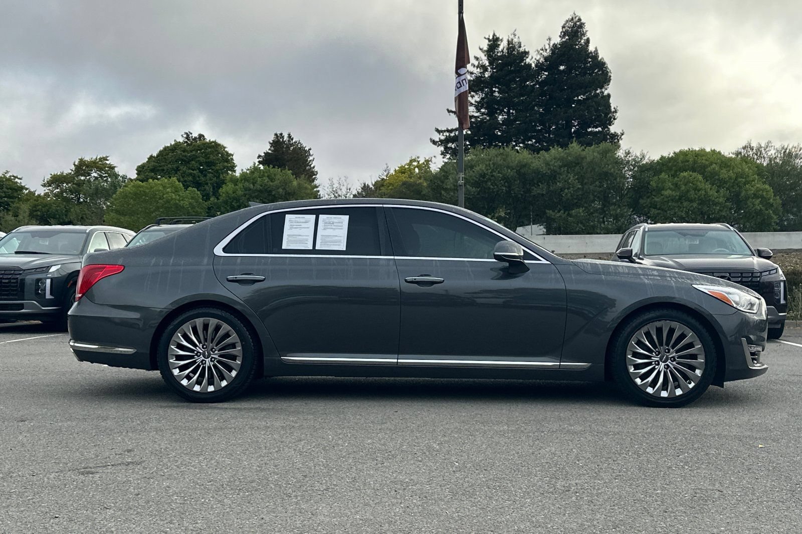 Used 2018 Genesis G90 5.0 Ultimate RWD image 3