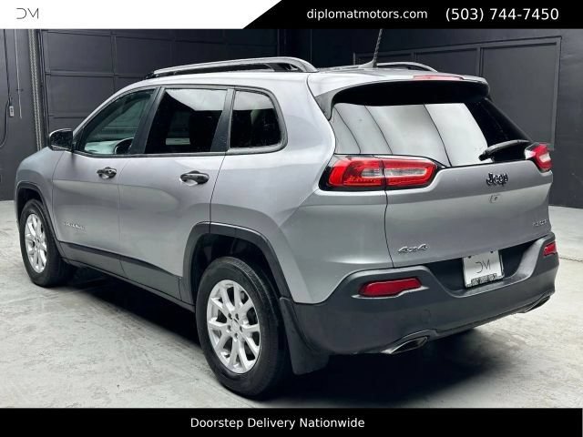 Used 2018 Jeep Cherokee Sport w/ Cold Weather Group AWD/4WD image 5