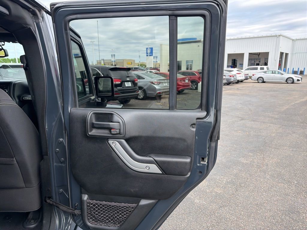 Used 2018 Jeep Wrangler Unlimited Sahara w/ Max Tow Package image 19