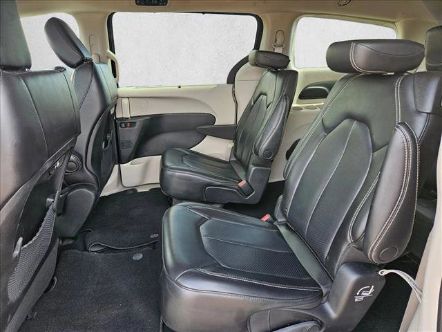 Used 2023 Chrysler Pacifica Touring-L FWD image 22