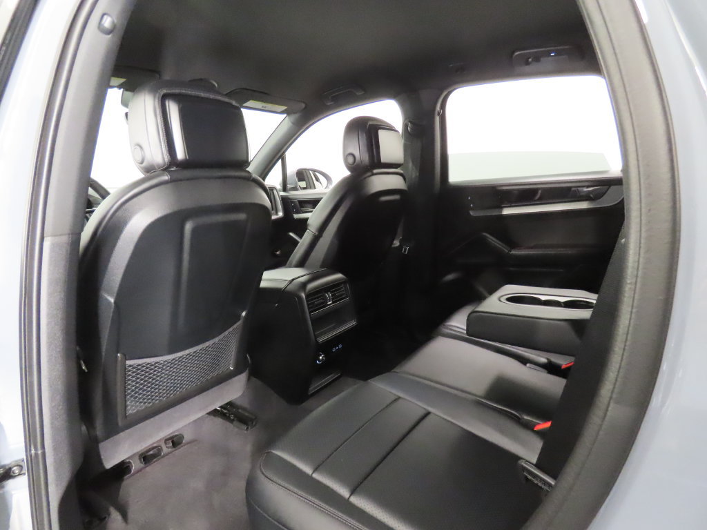 Certified 2026 Porsche Cayenne AWD/4WD image 38