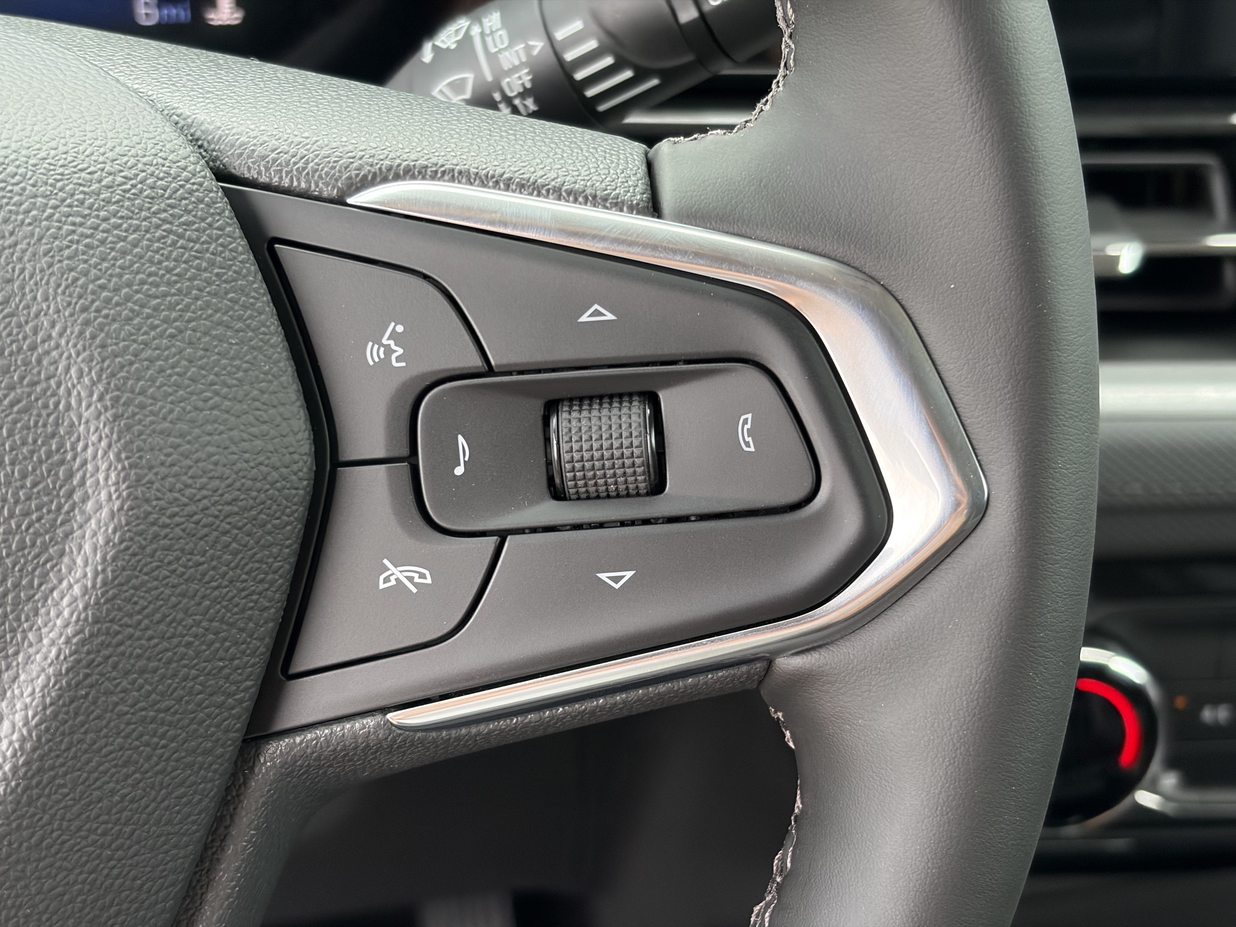 New 2026 Chevrolet TrailBlazer LT w/ LT Cold Weather Package FWD image 25
