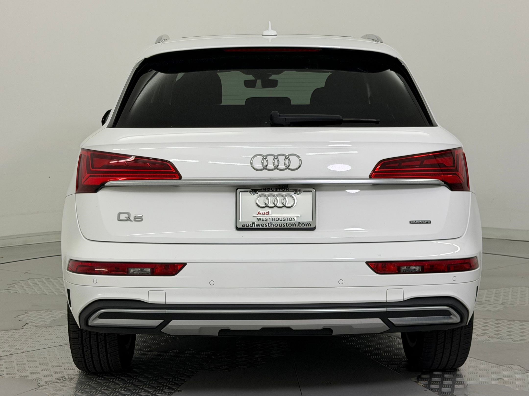 Used 2023 Audi Q5 2.0T Premium w/ Convenience Package image 10