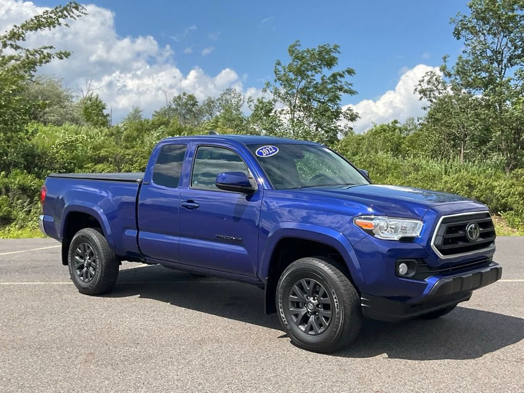 Used 2022 Toyota Tacoma SR5 AWD/4WD image 2