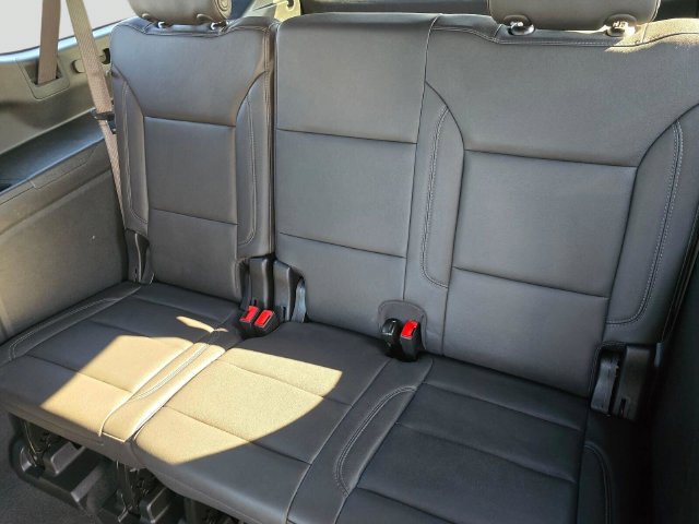 Used 2026 Chevrolet Suburban LT w/ Comfort Package AWD/4WD image 23