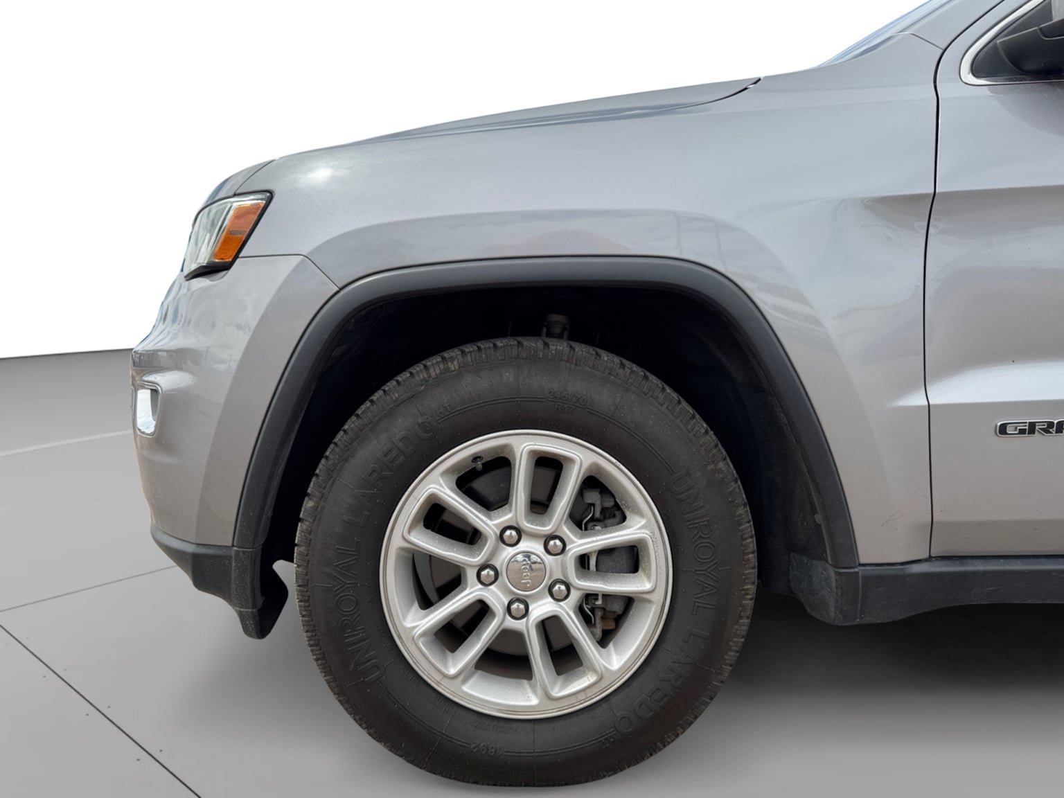 Used 2019 Jeep Grand Cherokee Laredo AWD/4WD image 9