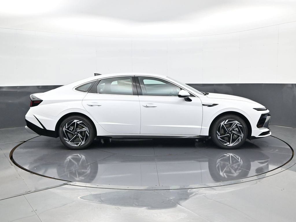 New 2026 Hyundai Sonata SEL FWD image 4